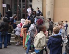 Per la prima volta a Bergamo una scuola racconta, in sei lingue diverse, le storie di quartiere e lo fa rendendo ragazze e ragazzi protagonisti.
